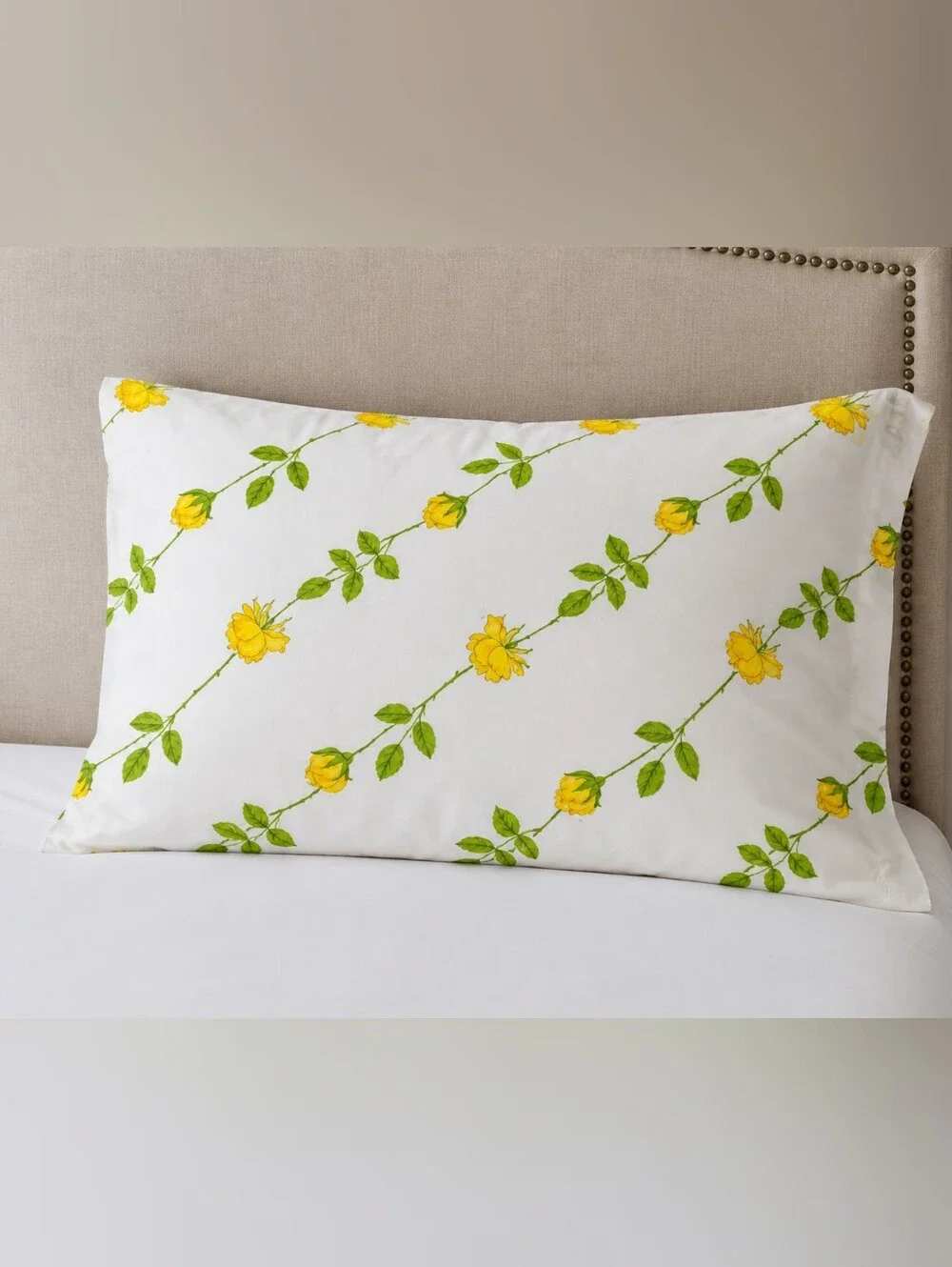 Vintage Wamsutta Ultracale Yellow Flower 1 Standard Pillow Case.